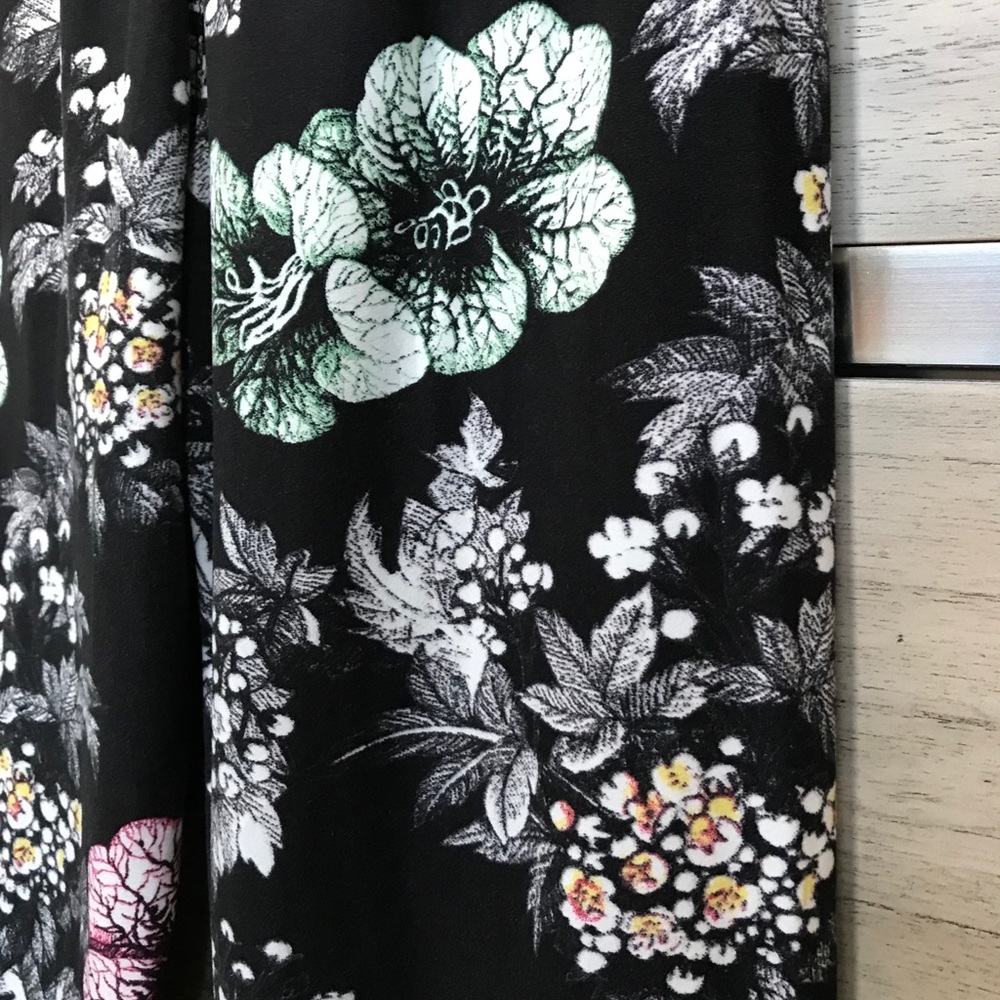 Agnes & Dora Floral Pants NWOT - Picture 3 of 8